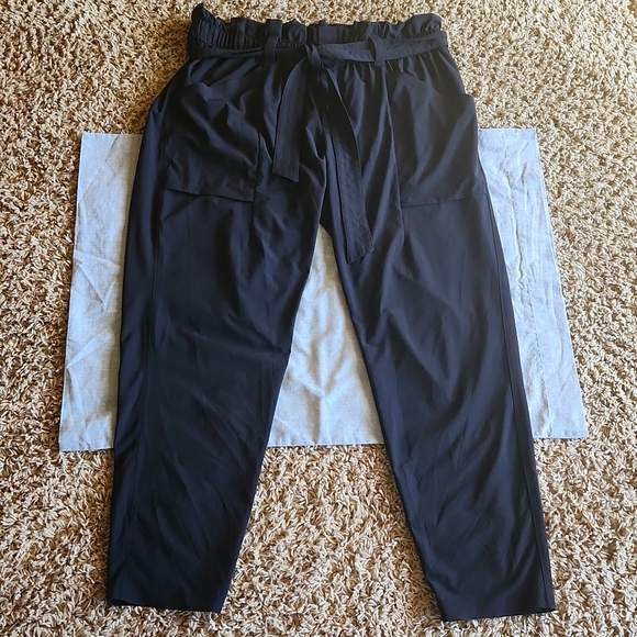 Athleta black womans capri pants size 14 - Picture 2 of 8